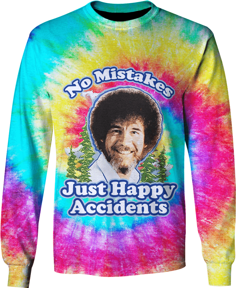 快樂意外 Tie-Dye 睡衣 壁紙 — 充滿活力的紮染衛衣，上面有鮑勃·羅斯微笑著，周圍是松樹，並以粗體藍色字體寫著「No Mistakes Just Happy Accidents」。