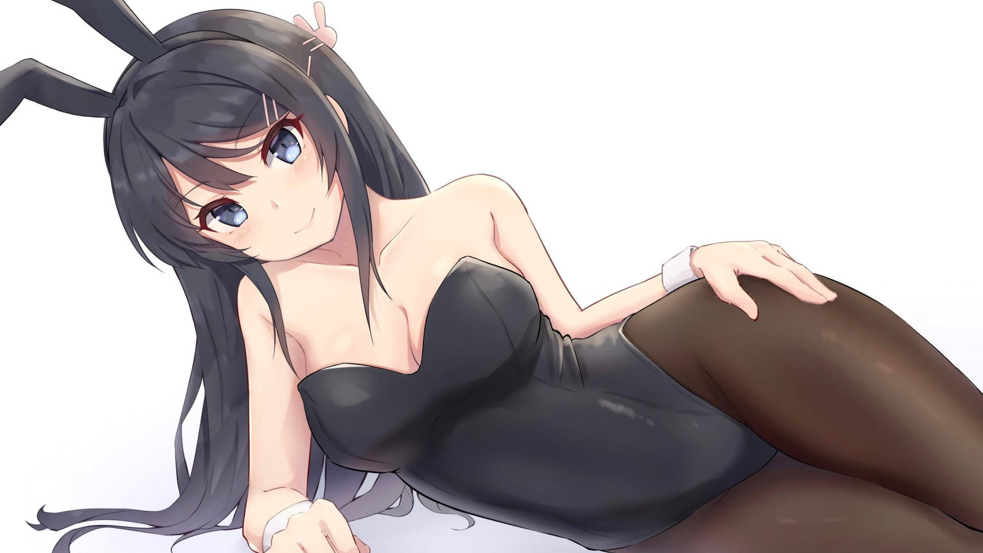 動漫女孩戴兔耳穿黑裙在白色背景上休憩