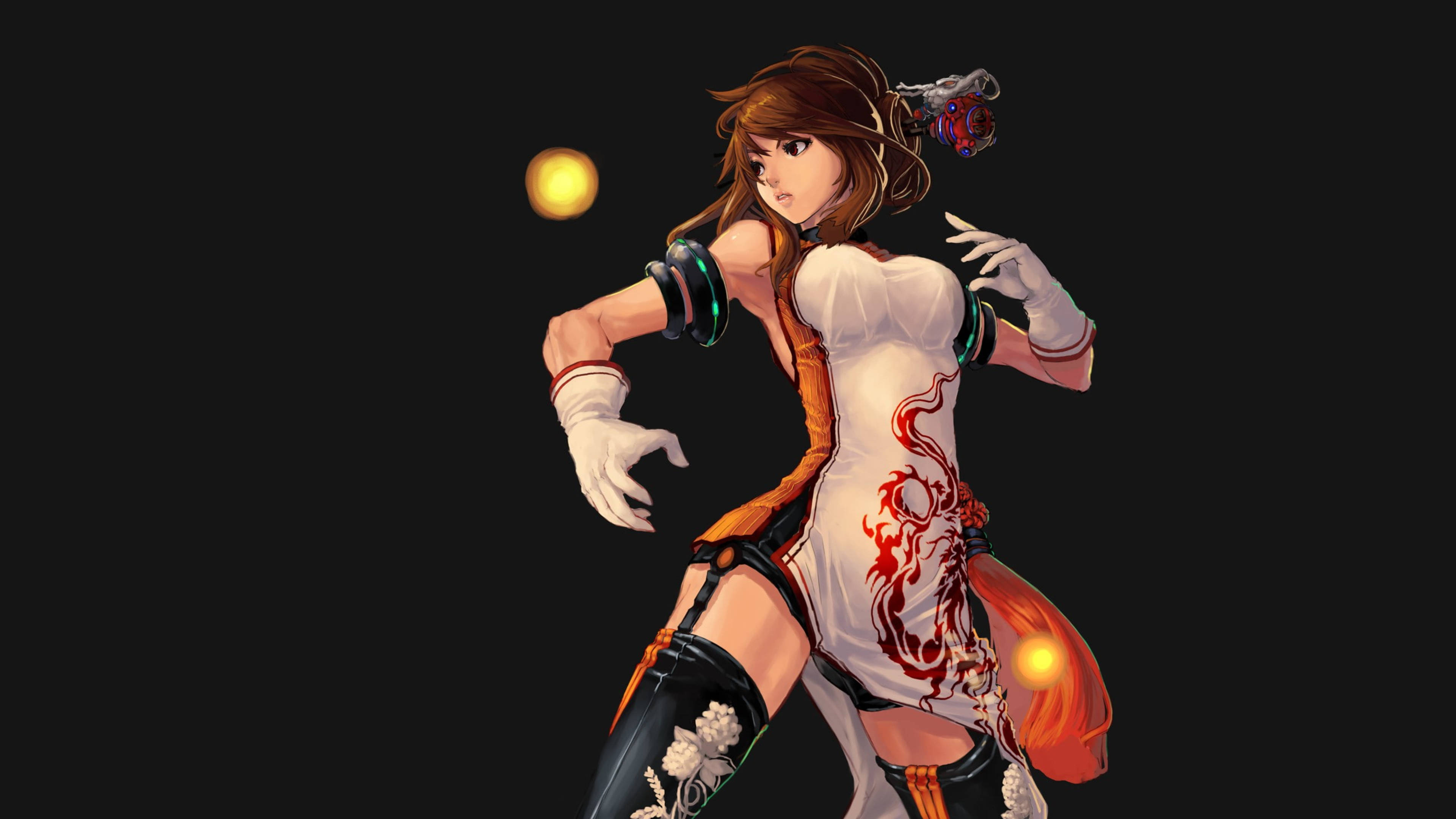 性感動漫女戰士 壁紙 — 一個動態的動漫風格女性戰士，身穿白色和橙色服裝，帶有紅色龍紋身，在黑暗背景中進行動作。