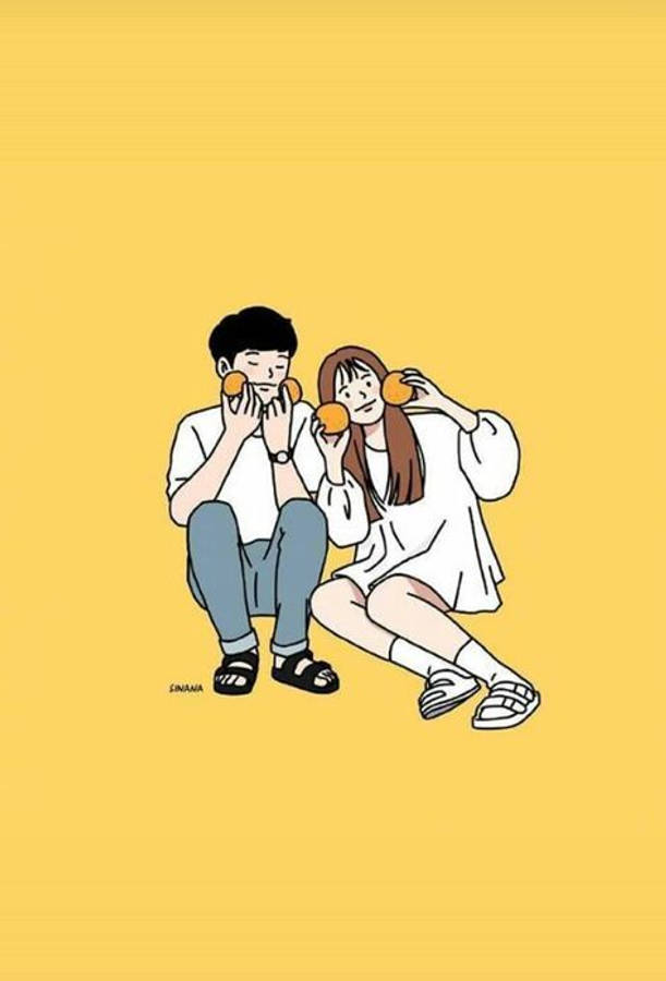 情侶愛戀黃色藝術 壁紙 — 一個可愛的卡通情侶並排坐在黃色背景上，每人拿著一個橙子像電話一樣貼在耳邊。