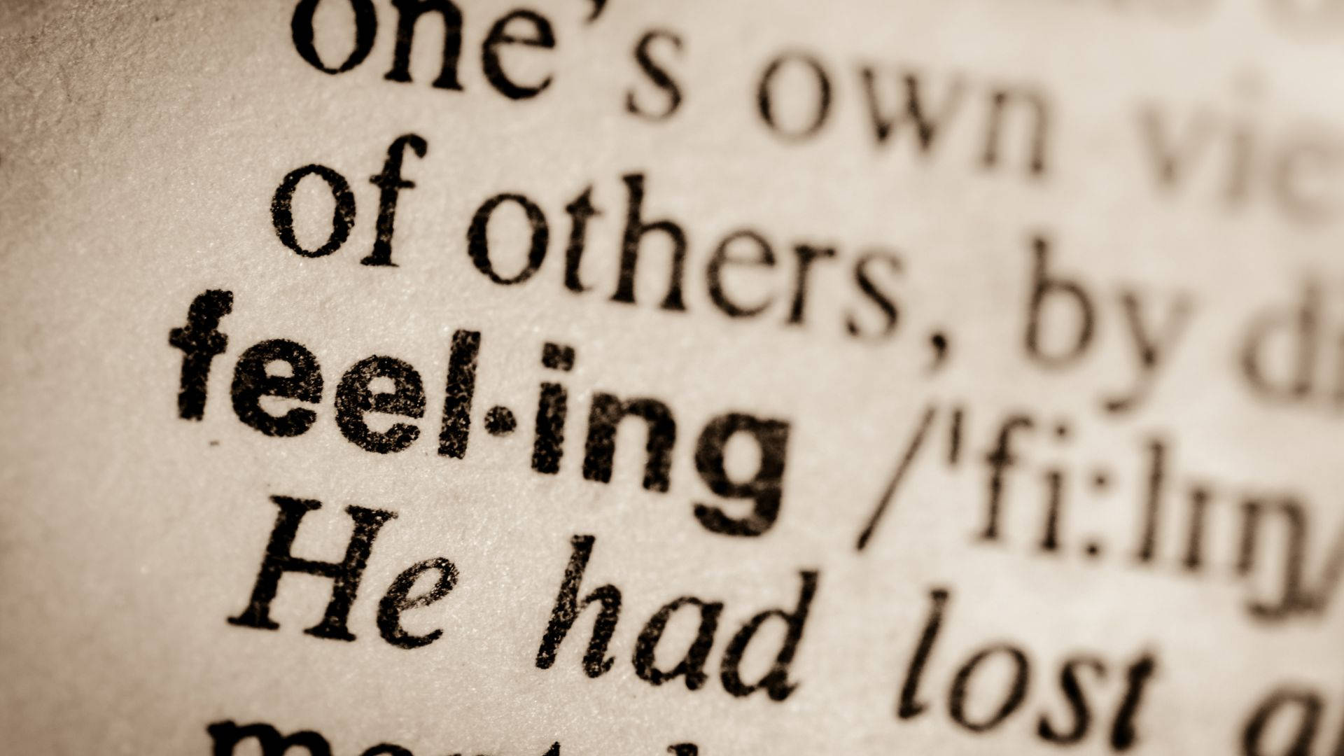 字典頁面顯示 feeling 的定義及音標。