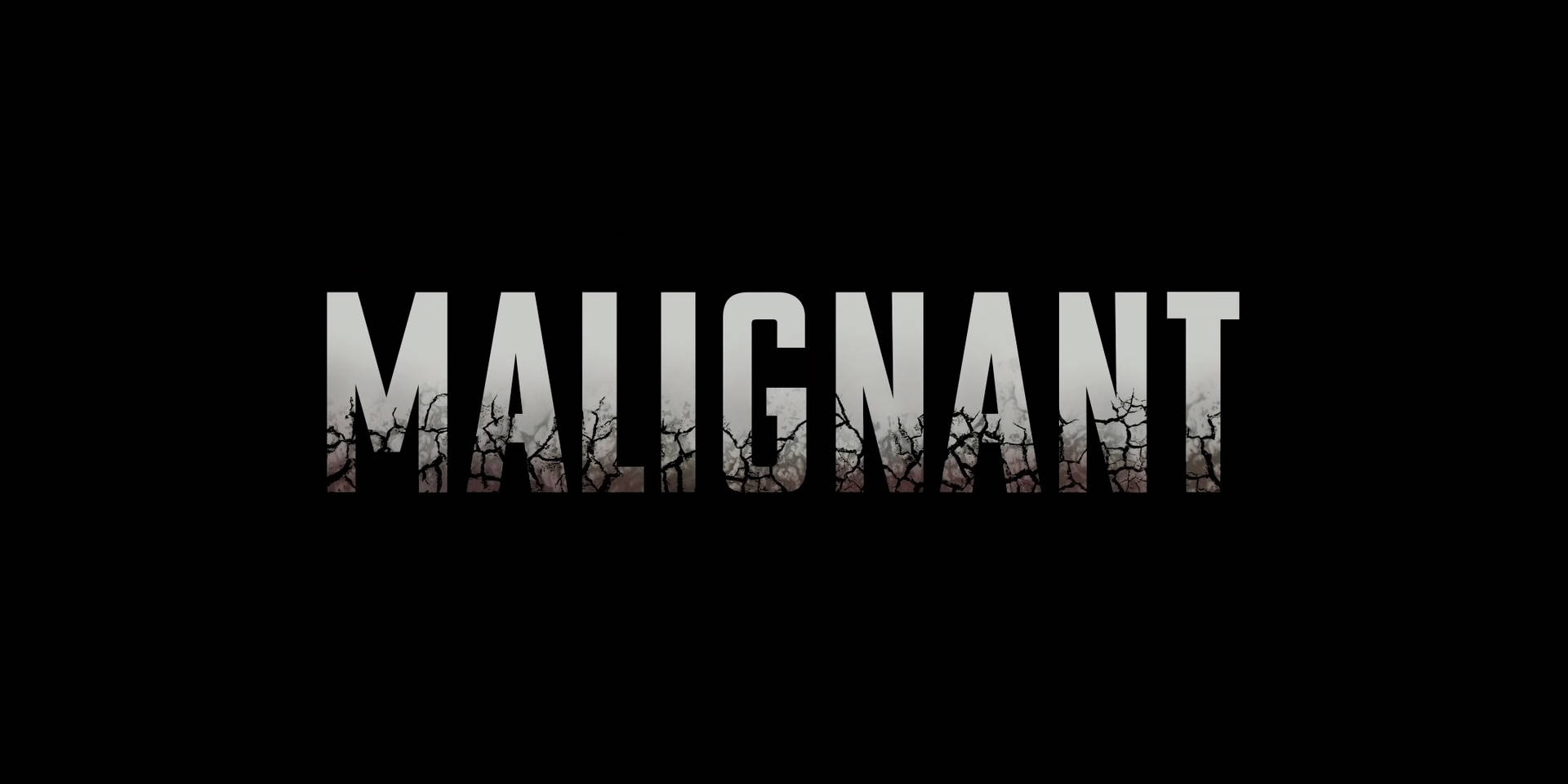 黑色背景上帶有裂紋泥土紋理的單詞 malignant。