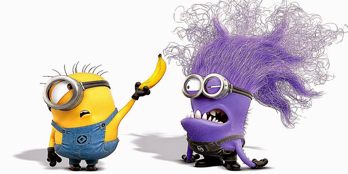 惡魔小兵與香蕉奉獻 壁紙 — 一個黃色Minion拿著香蕉，旁邊一個紫色頭髮、頭髮亂糟糟的Minion憤怒地反應。