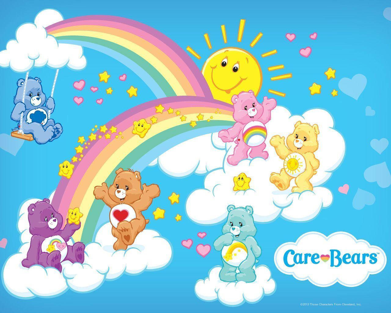 Care Bears 角色在雲朵上，天空中有彩虹和太陽，氣氛歡快