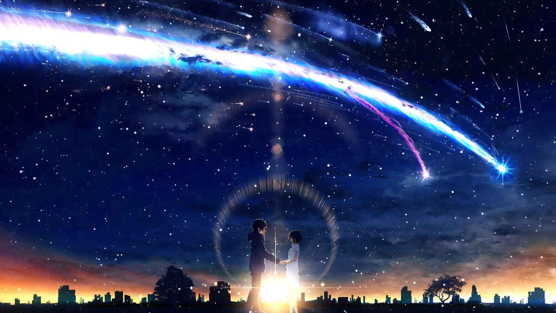 愛情故事中，無一能比《你的名字。》更動人 壁紙 — 兩個剪影人物在暮色中，於充滿活力的宇宙天空下牽手，天空劃過發光的流星，下方是城市景觀。