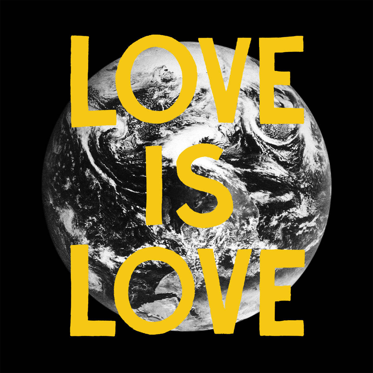 愛是愛與地球 壁紙 — 粗體黃色文字 'LOVE IS LOVE' 覆蓋在黑色背景上的單色地球儀上。