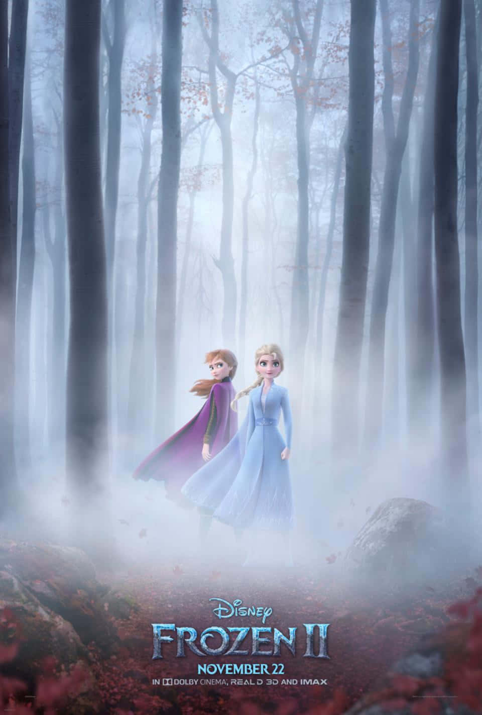 Disney 3d Movies 桌布 壁紙 — 愛莎與安娜在柔和漫射光下，穿過一片有光禿樹木和落葉的霧濛濛秋林。