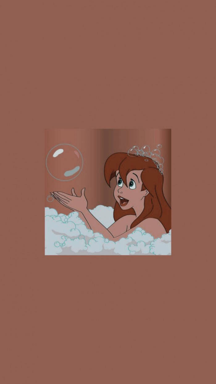 一個卡通美人魚在泡泡浴中伸手去抓肥皂泡。