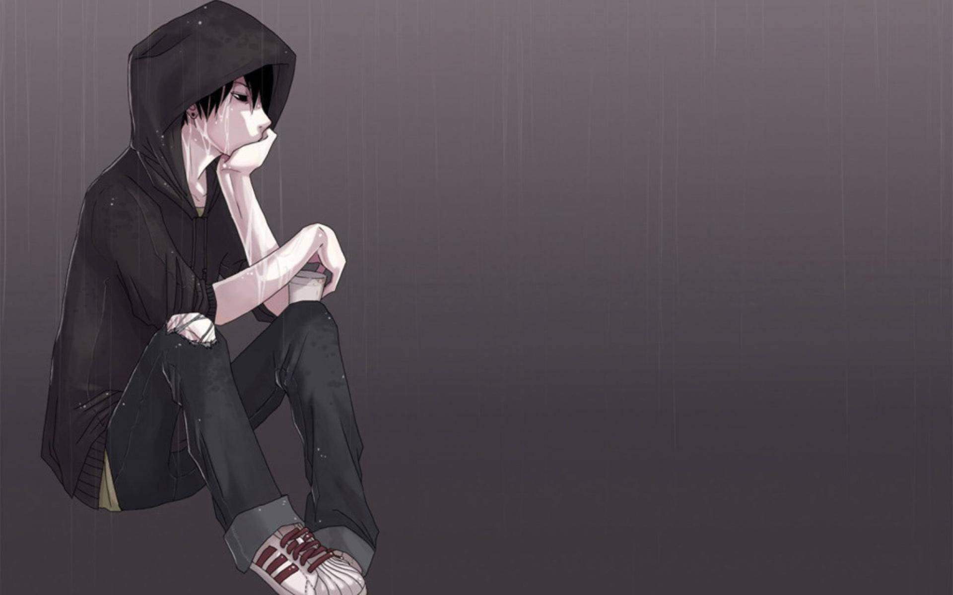 感傷的傷心動漫男孩 壁紙 — 一個孤獨的動漫少年穿著黑色連帽衫，在灰色的雨中彎腰坐著，手托下巴，在柔和的背景下陷入沉思。