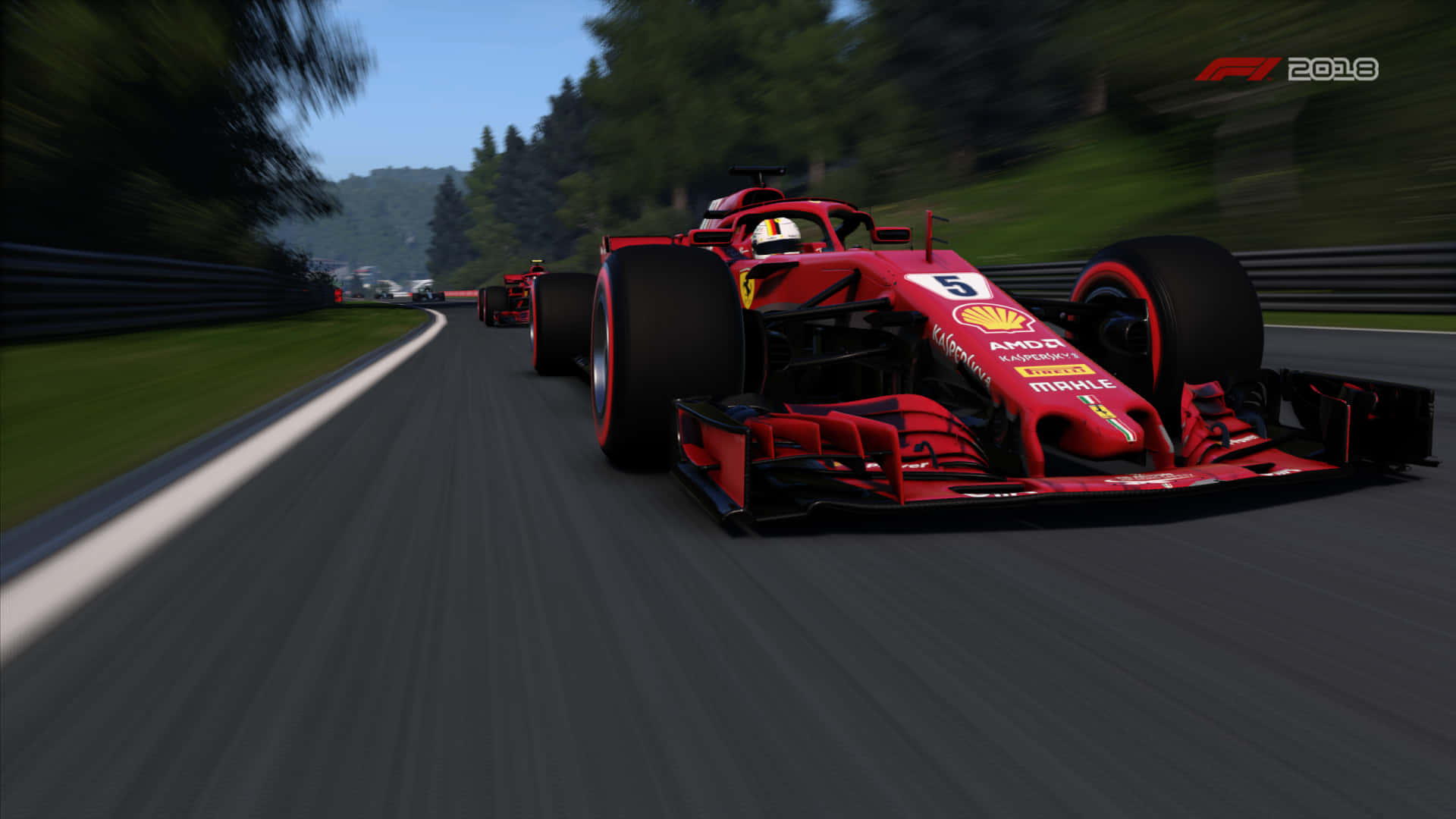 日落時分，紅色法拉利F1賽車在森林賽道上奔馳。