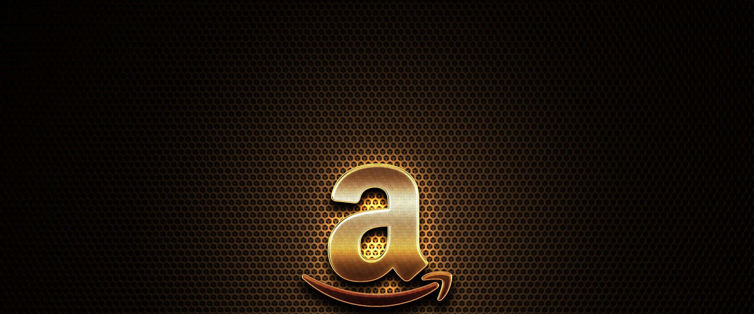 深色穿孔金屬背景上的金色Amazon標誌