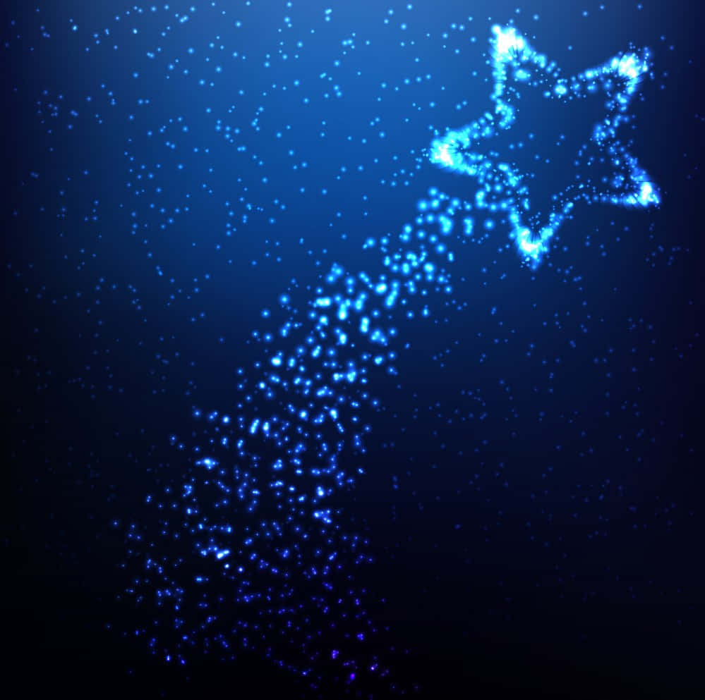 感受宇宙的力量 壁紙 — 一顆發光的藍色星星在深邃的宇宙藍色背景上留下一條閃爍的粒子軌跡。