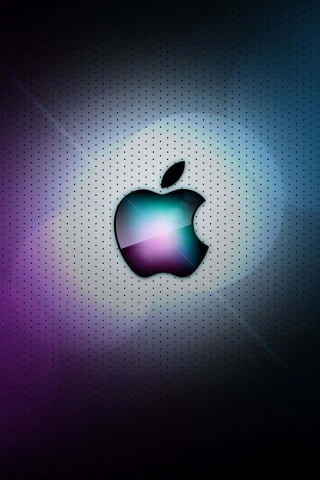 發光的Apple標誌在帶有紫色和藍色漸變燈光的穿孔背景上。