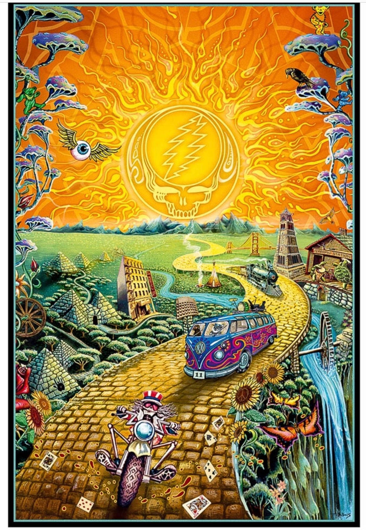 一輛色彩繽紛的麵包車沿著金色道路行駛，穿過超現實景觀，有骷髏太陽和飛翔的眼睛。