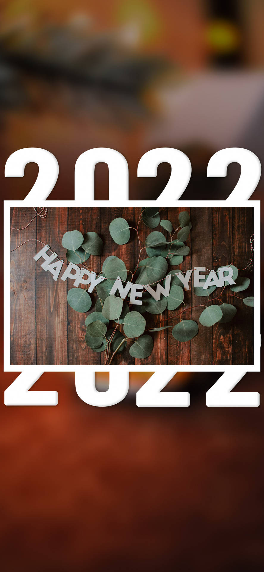 木背景上嘅Happy New Year 2022標語，配有尤加利葉。