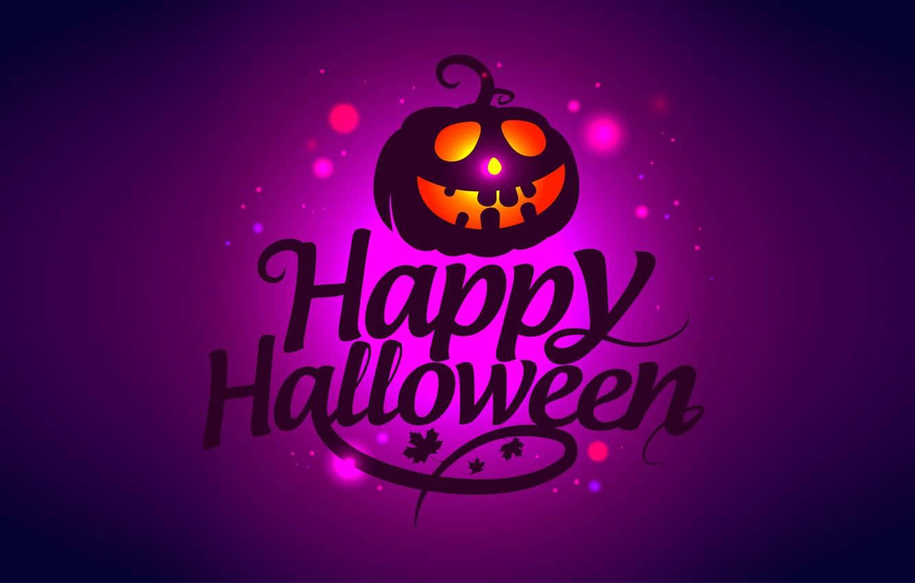 Happy Halloween 文字配上發光南瓜燈籠和閃爍光芒，紫色背景。