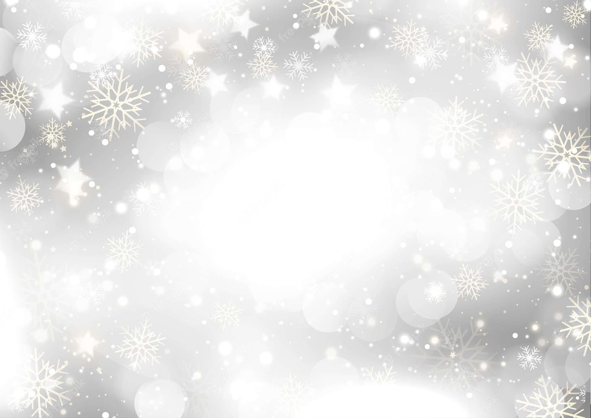 慶祝聖誕的喜悅 壁紙 — 閃爍的銀色背景，點綴著精緻的白色雪花和柔和發光的散景燈光。