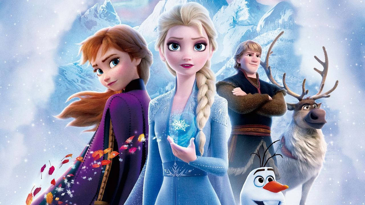 慶祝艾莎冰雪之力的魔法 壁紙 — 冰雪奇緣角色 Elsa Anna Kristoff Sven Olaf 一起站在雪山中，秋葉飄落。