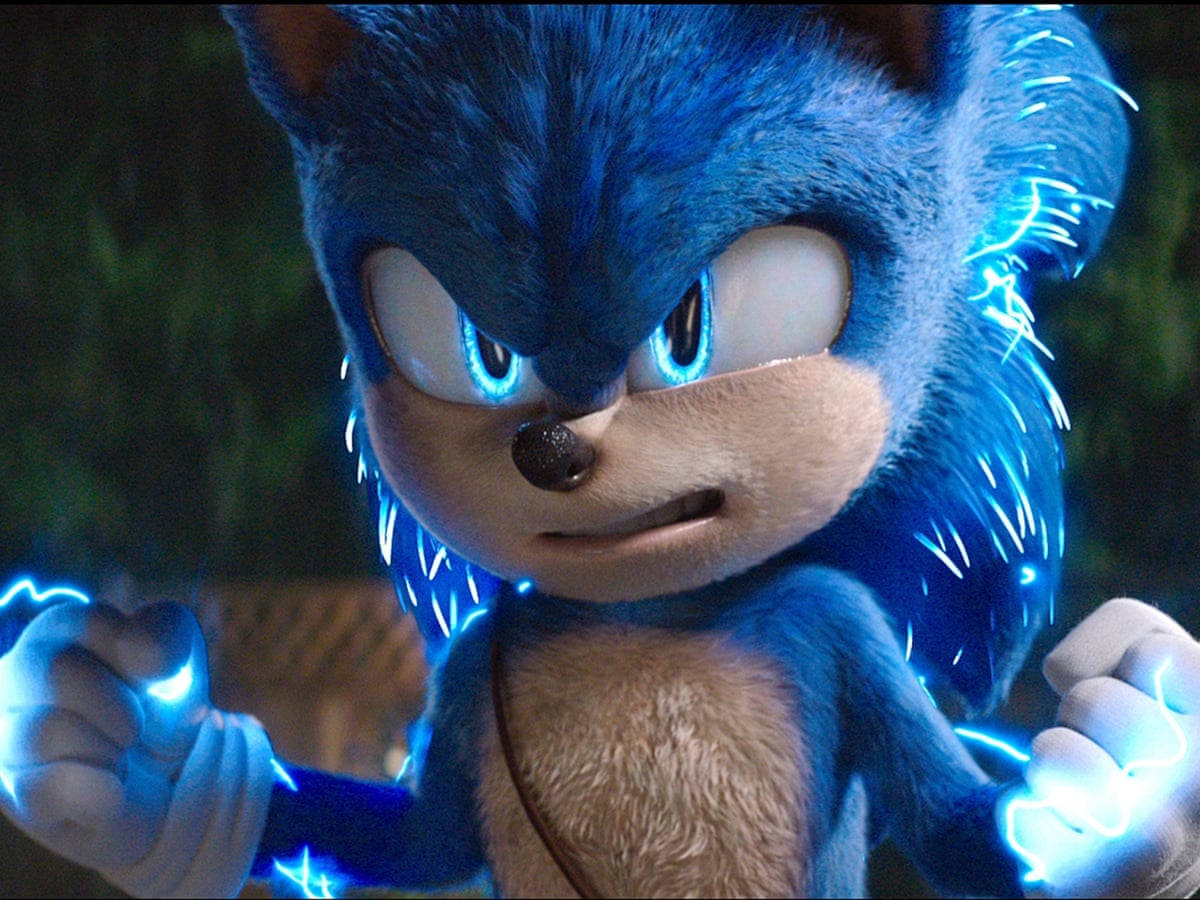 Sonic the Hedgehog 在黑暗森林中發出藍色電光。