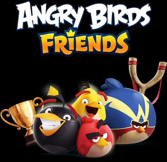 《憤怒鳥好友》角色與獎盃彈弓 壁紙 — 四個色彩繽紛的Angry Birds角色在黑色背景前愉快地擺姿勢，手持獎盃和彈弓。