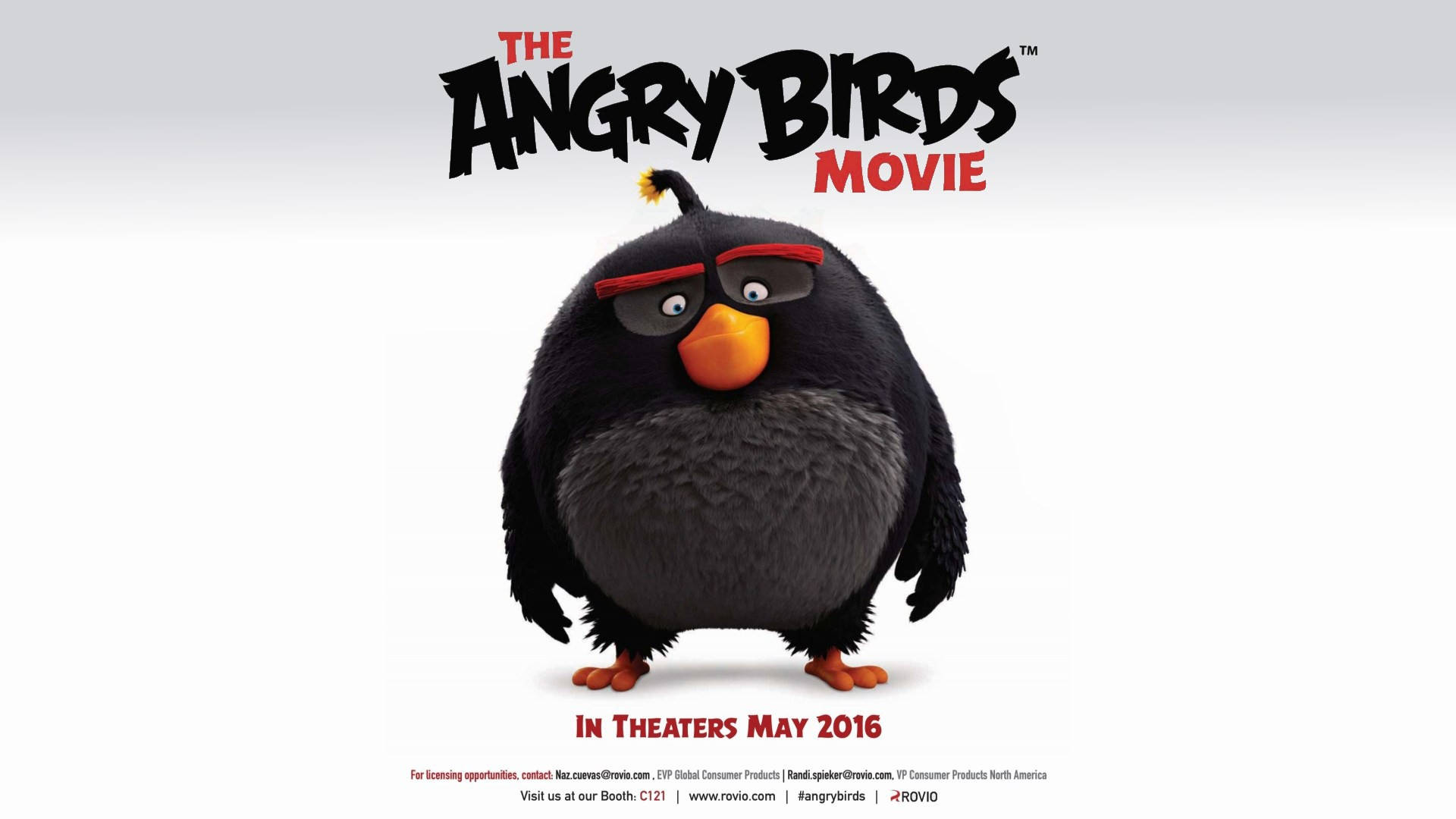 Angry Birds 電影海報，主角是戴紅色眼鏡的黑鳥。
