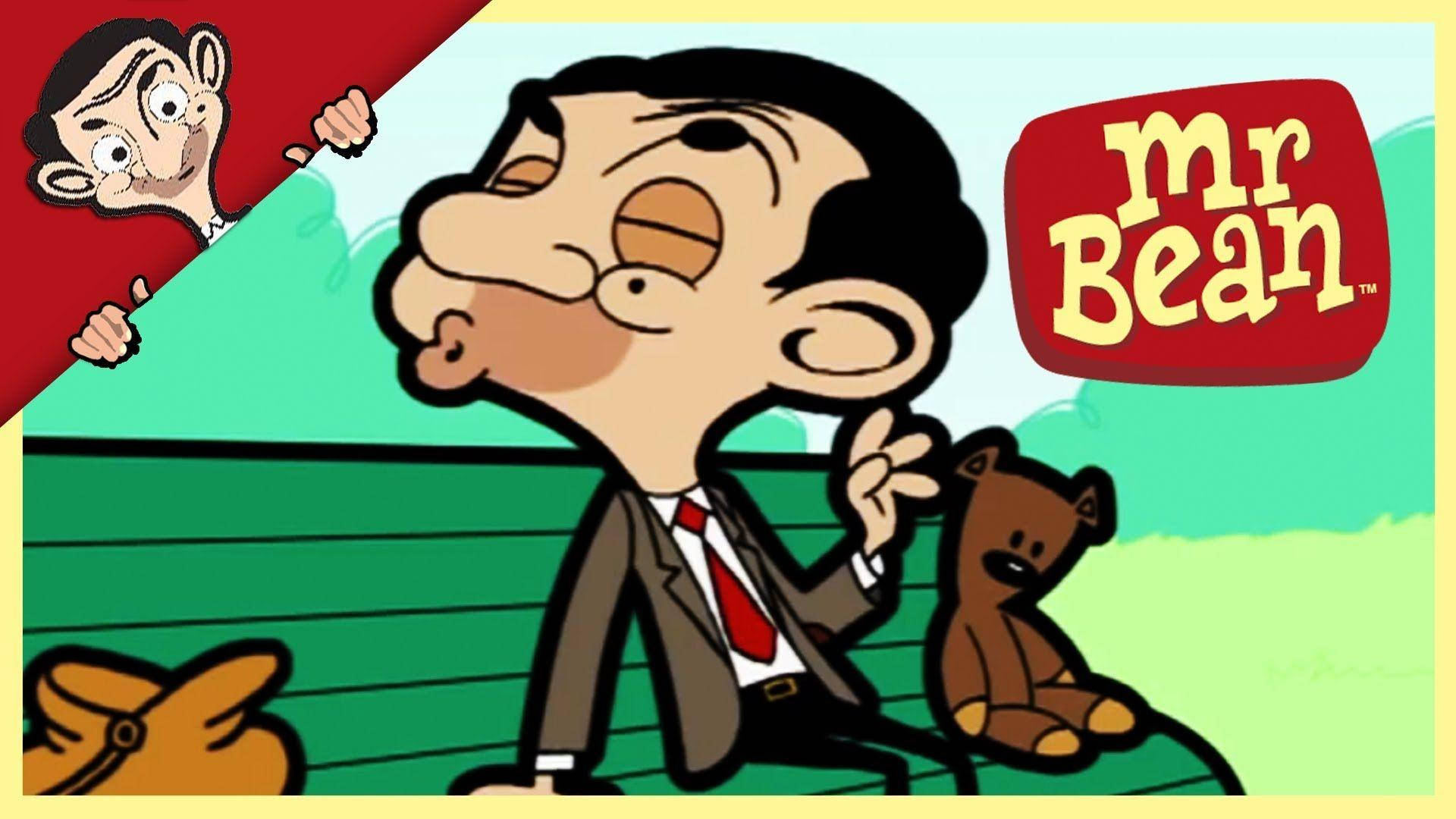 Mr. Bean 坐在長椅上抱著一隻泰迪熊，另一個 Mr. Bean 的臉從紅色三角形後面探出來。