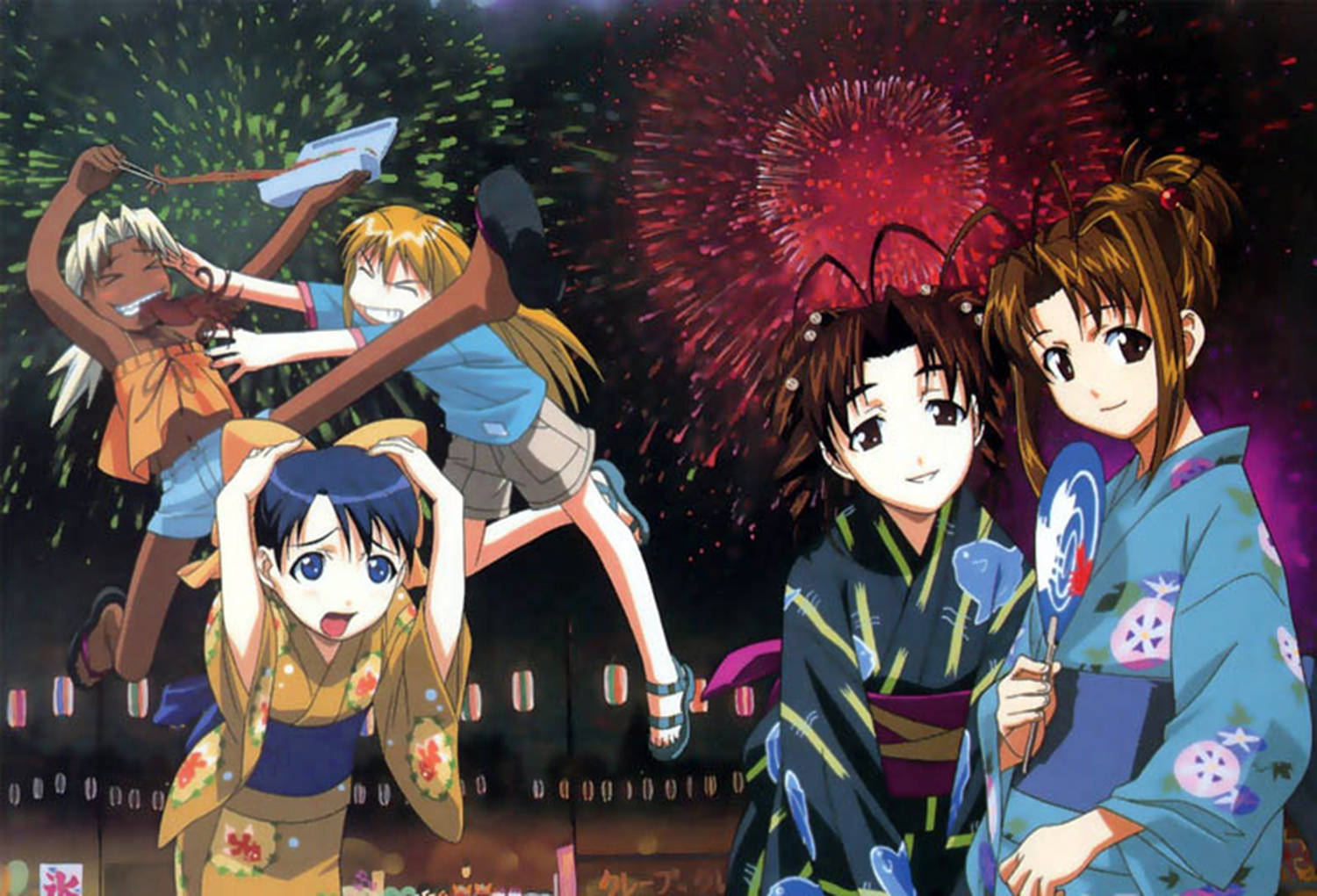 戀愛物語 日夏祭 壁紙 — 五個穿著色彩繽紛和服的動畫女孩在夜晚燦爛的煙火下歡樂慶祝。