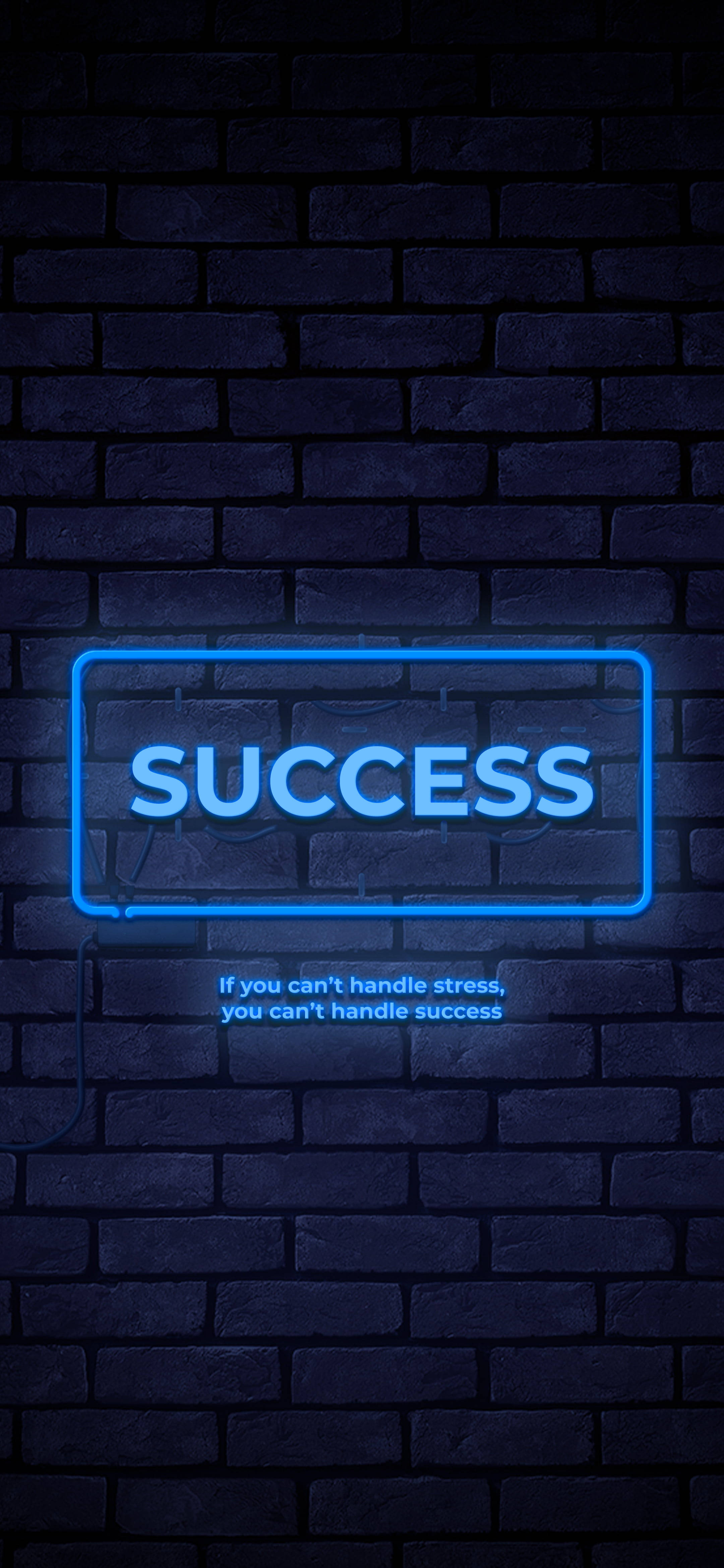 成功格言霓虹手機壁紙 壁紙 — 一個發光的藍色霓虹燈牌寫著SUCCESS，照亮了深色磚牆，下方有一句勵志語錄。