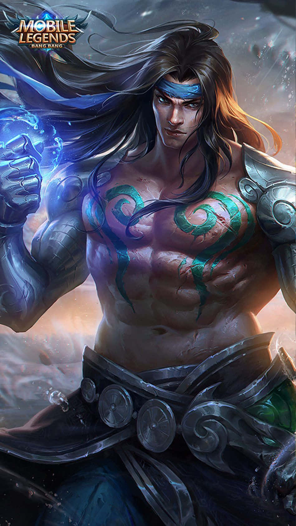 「成為英雄，玩《Mobile Legends》」 壁紙 — 一個肌肉發達的戰士，長著深色長髮，拳頭中閃爍著藍色能量，準備在奇幻戰鬥場景中戰鬥。