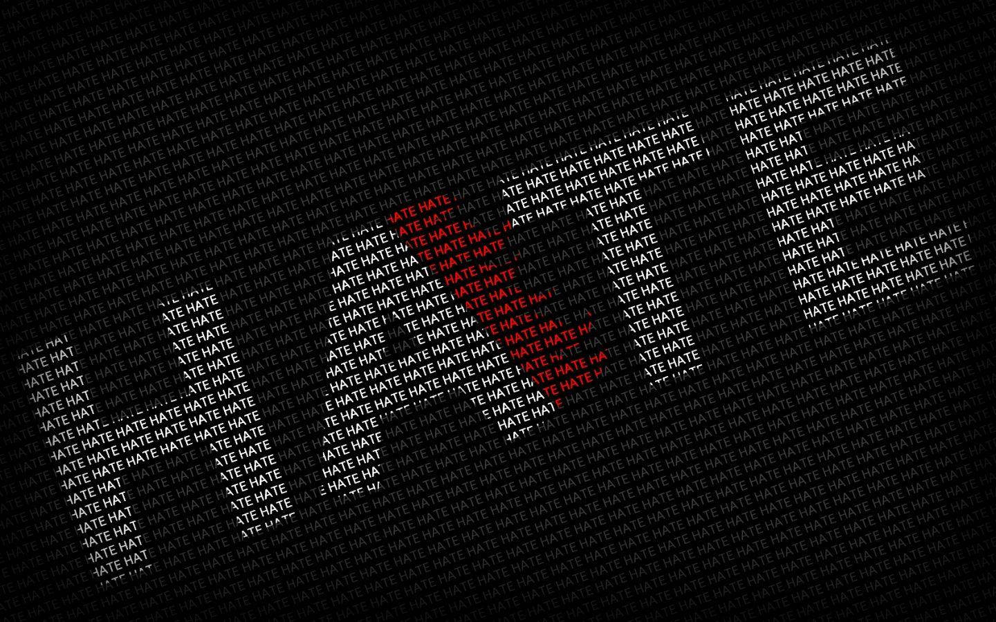 「hate」呢個字嘅文字圖案喺黑色背景上形成一個紅色心形。