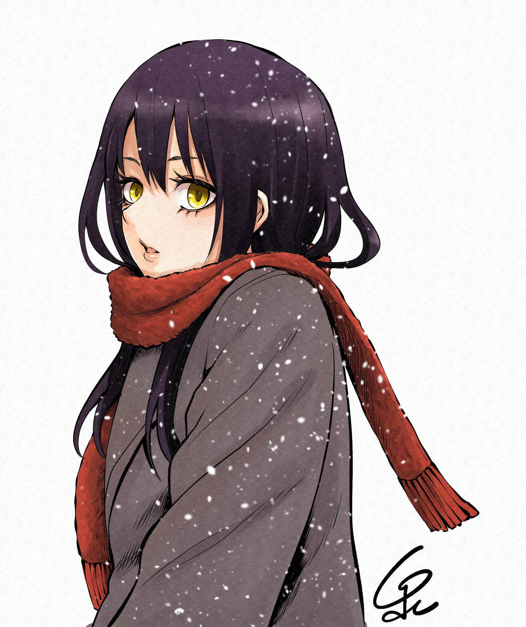 《我推的孩子》Miko 官方藝術圖 壁紙 — 一位年輕的動漫女孩，黑髮金眼，戴著紅色圍巾，穿著灰色外套，雪花在她周圍飄落。