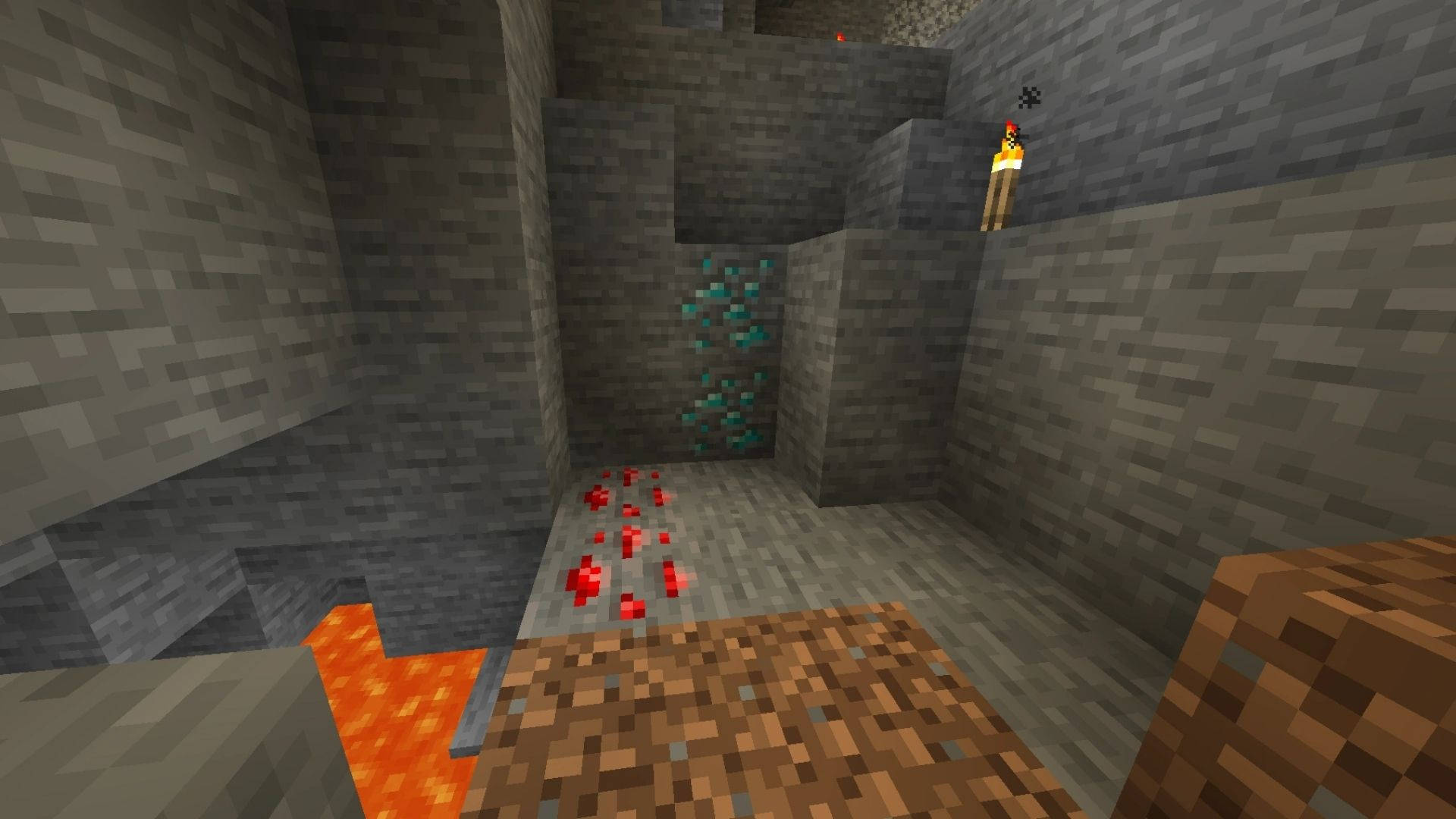 我的世界地下鑽石 壁紙 — 一個像素化的Minecraft礦井，有流動的熔岩、紅石粉，以及一支火炬照亮石牆和鑽石礦。