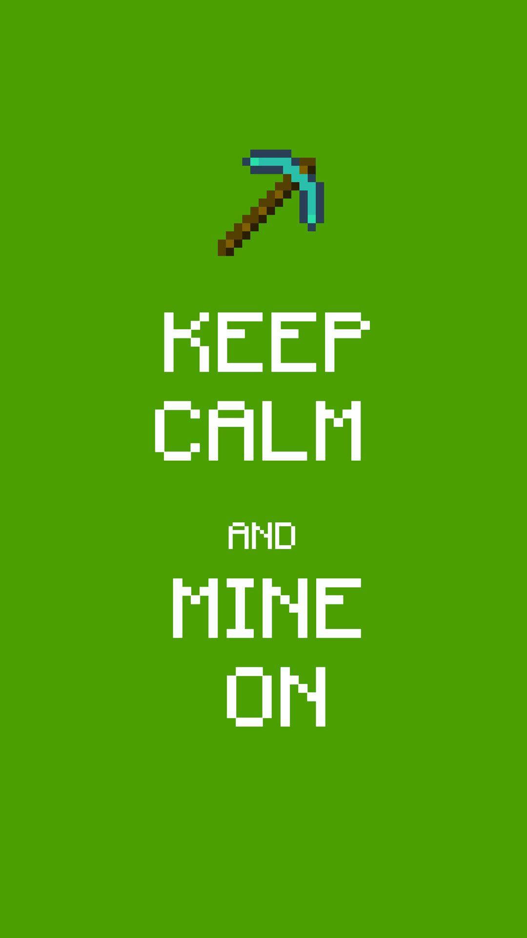 像素藝術Minecraft鎬，綠色背景上寫有 'Keep Calm and Mine On' 文字。