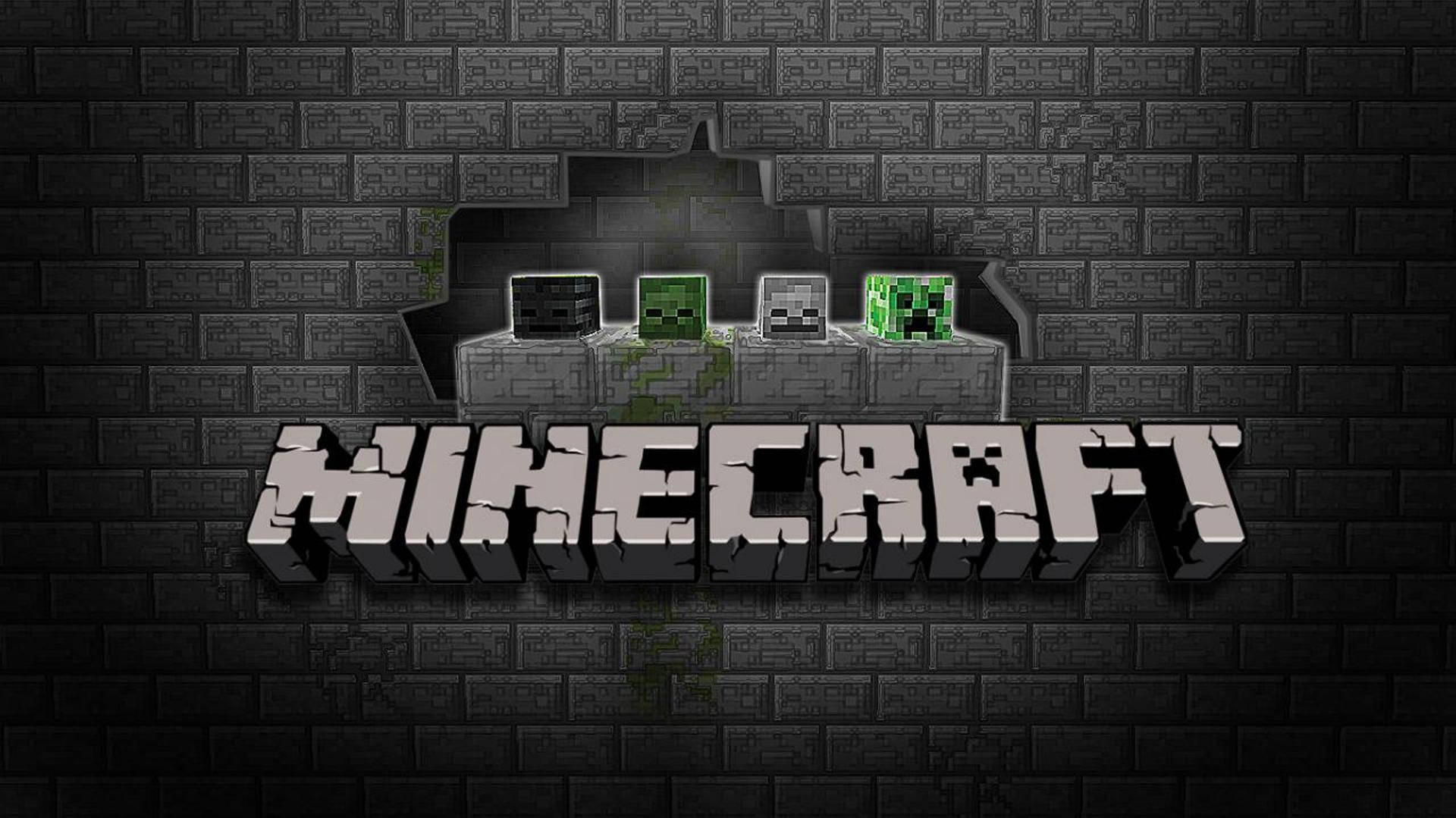 我的世界標誌與苦力怕 壁紙 — Minecraft 標誌，四個像素化生物站在石台上，背景是深色磚牆，帶有發光的綠色苔蘚。