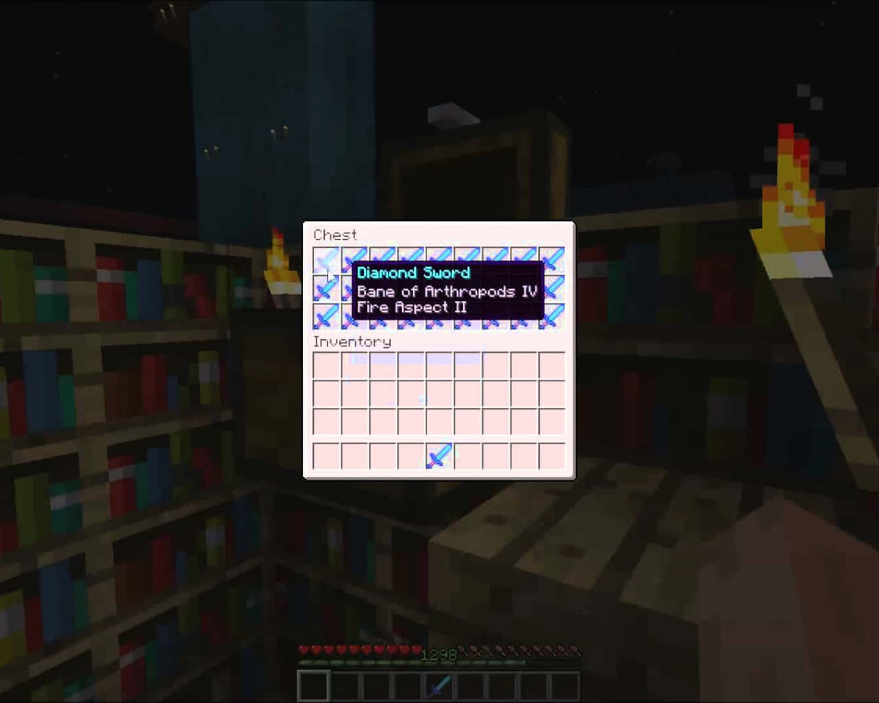 Minecraft玩家在夜晚查看箱子庫存中的附魔鑽石劍。