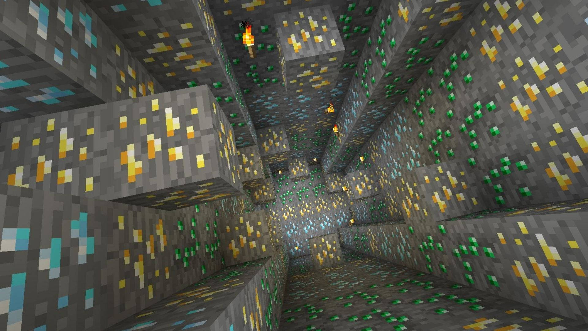 我的世界鑽石洞穴 壁紙 — 一條像素化的Minecraft礦井隧道，在火炬光照下排列著發光的綠色和黃色礦石。