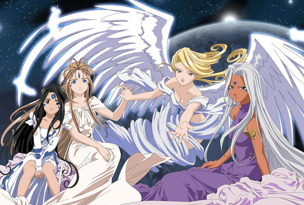 《我的女神》中的貝露丹迪、烏爾德與斯卡爾德 壁紙 — 四個動畫風格的天使，擁有巨大的白色翅膀，在星空的宇宙背景下漂浮，背景中有一顆行星和發光的天體光芒。