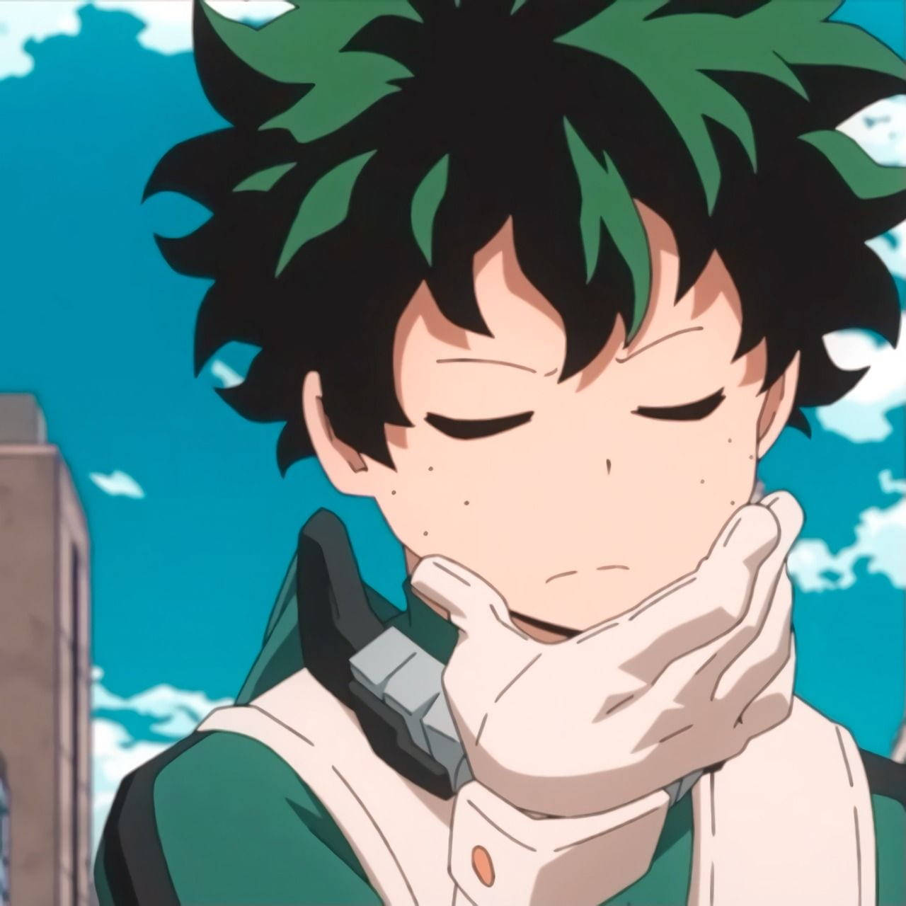 《我的英雄學院》Deku 睡覺頭像 壁紙 — 動漫角色，黑色頭髮帶綠色尖端，戴白色手套，在明亮的藍天下閉眼摀嘴。