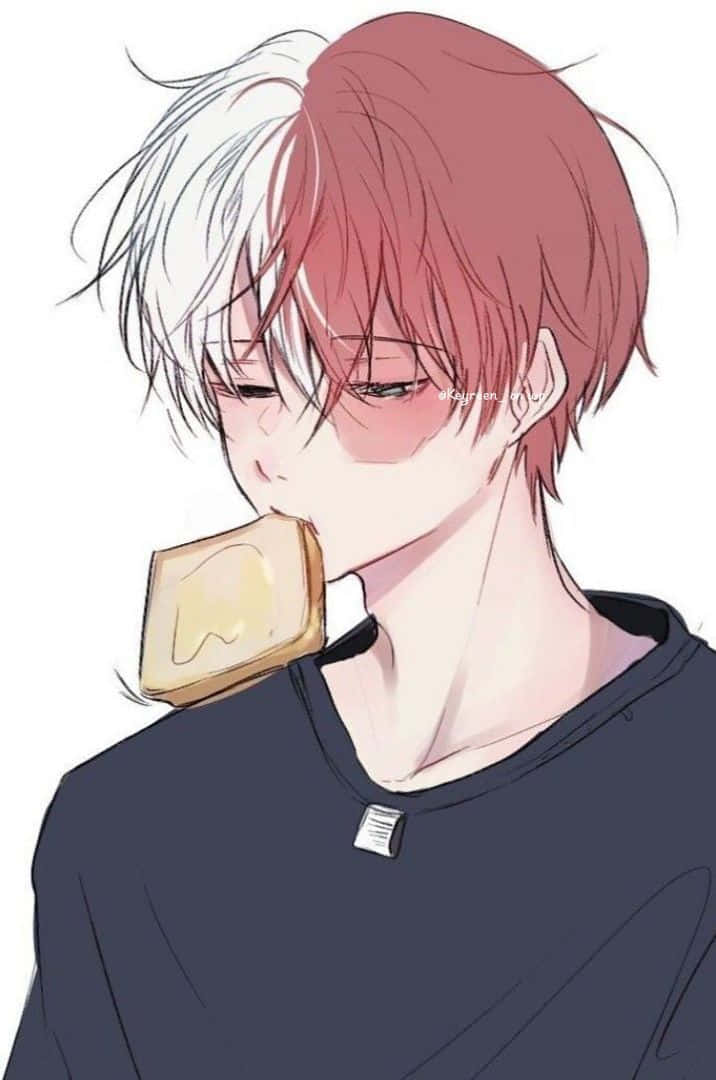 《我的英雄學院》英雄團結一心 壁紙 — 動漫男孩，半白半紅頭髮，咬著蜂蜜釉面多士，背景為純白色。