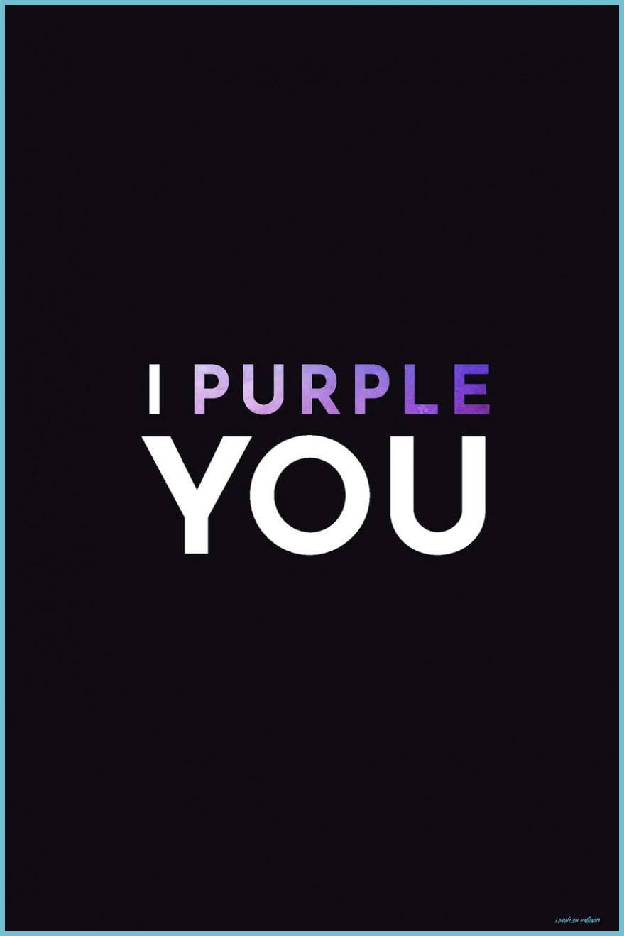 黑色背景上以紫色和白色顯示「I PURPLE YOU」的文字圖形。