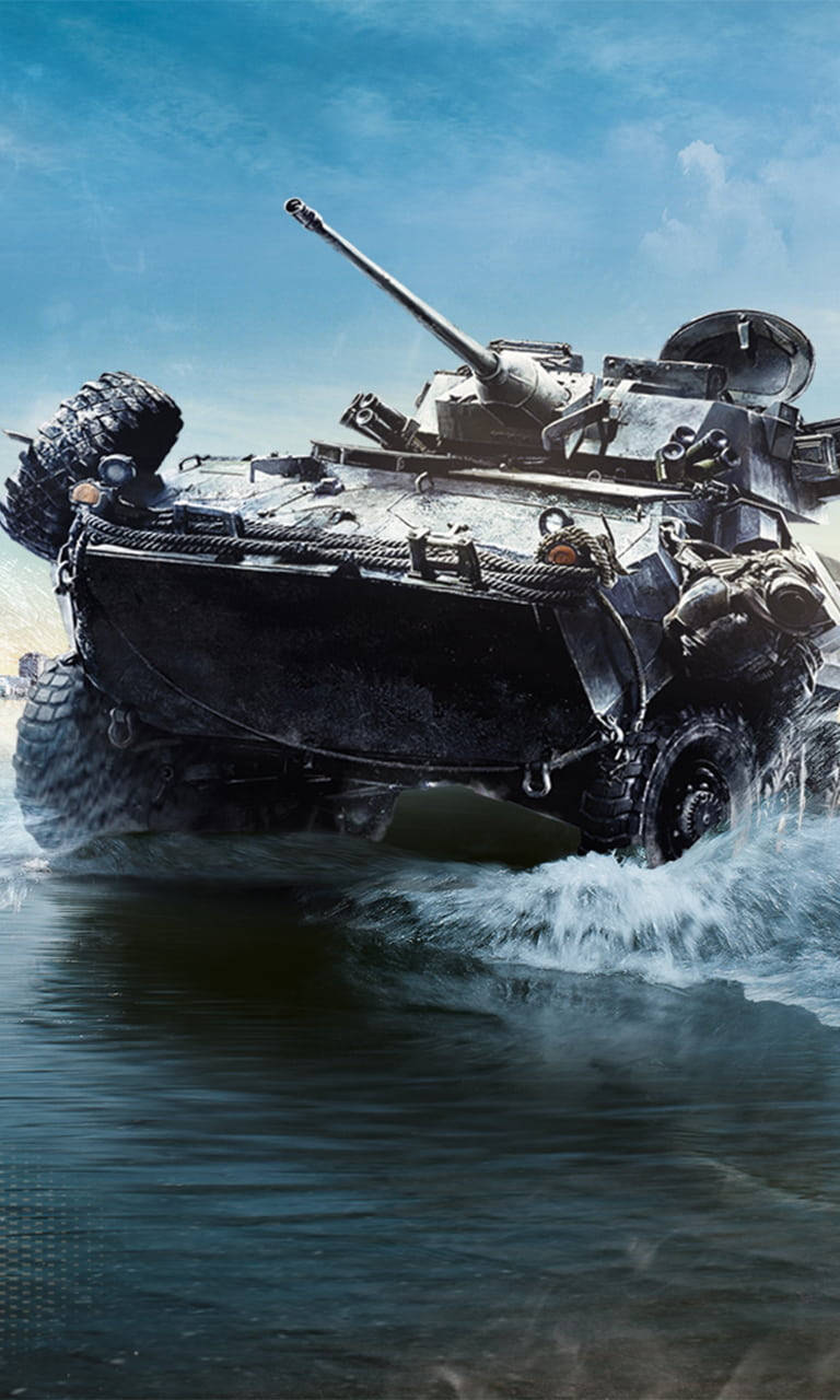 裝甲軍用車輛在水中行駛濺起水花
