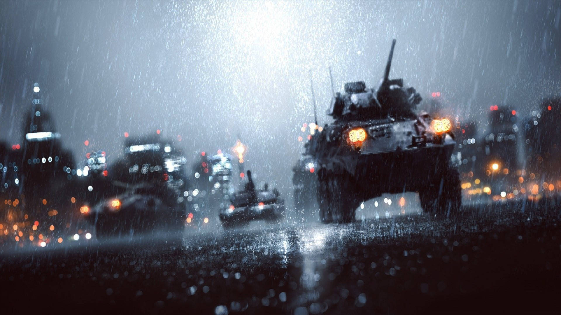 裝甲軍用車輛在夜間城市中於大雨中行駛。