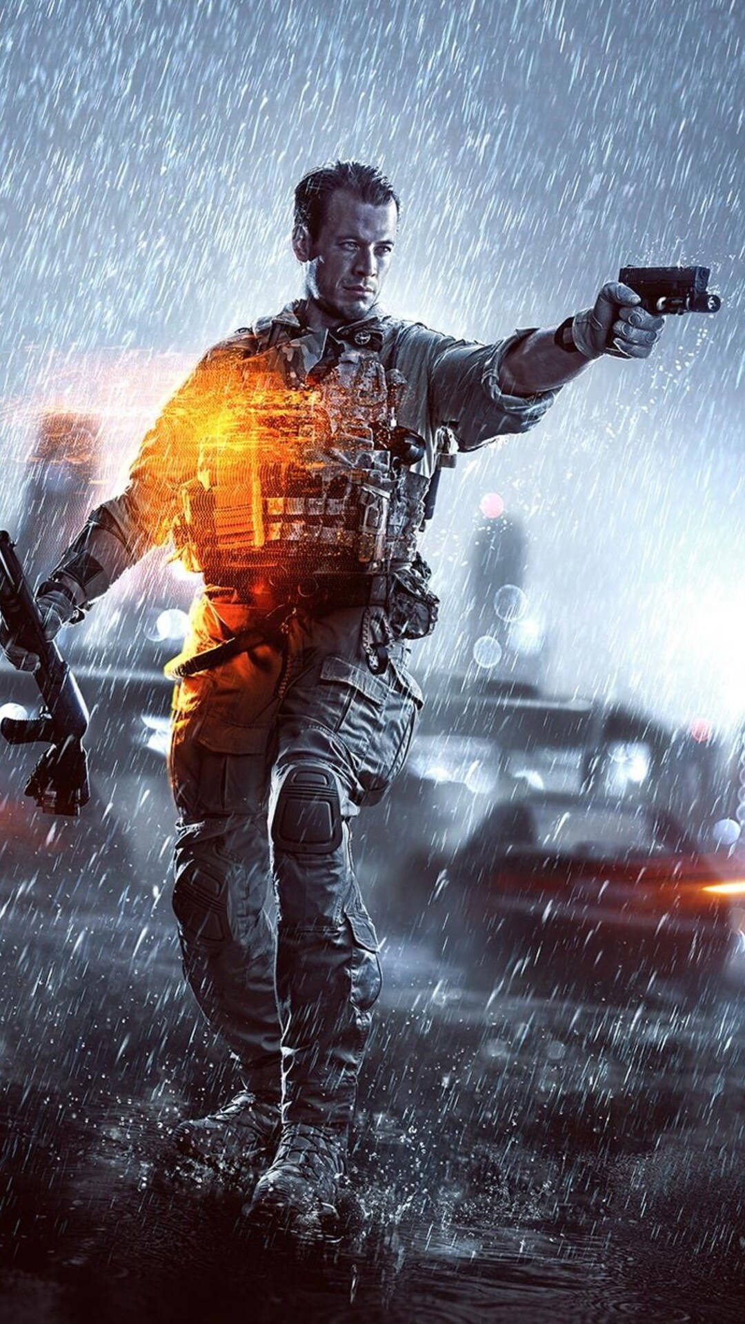 雨中士兵手持帶有發光能量效果的手槍在城市夜晚