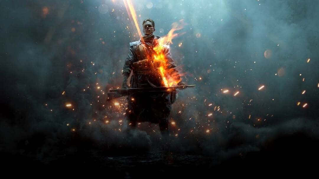 《戰地風雲1》丹尼爾·愛德華茲 1080p 壁紙 — 一名戰士在黑暗煙霧中挑釁地站立，一把火焰劍從他的胸口噴出，在戲劇性的電影場景中散發出熾熱的火花。