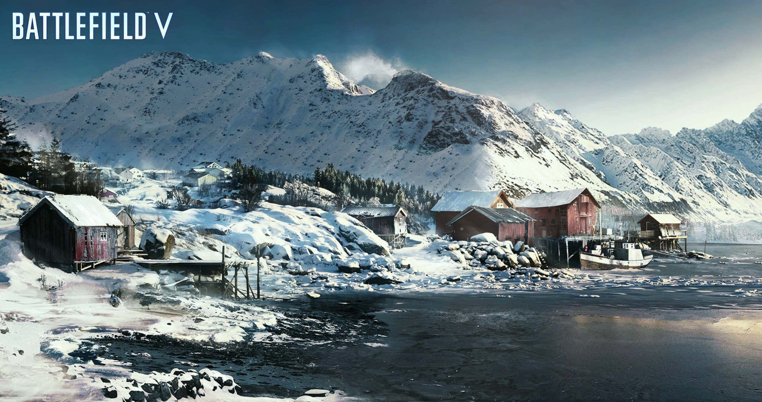 《戰地風雲5》雪景小鎮背景 壁紙 — 被雪覆蓋的木屋沿著冰封的峽灣排列，聳立的山峰在清澈的藍天下。