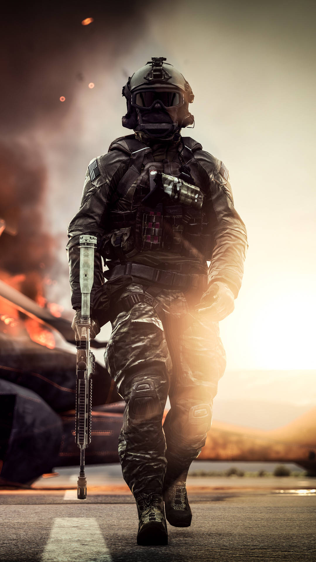 身穿戰鬥裝備的士兵在夕陽下穿過煙霧和火焰奔跑。