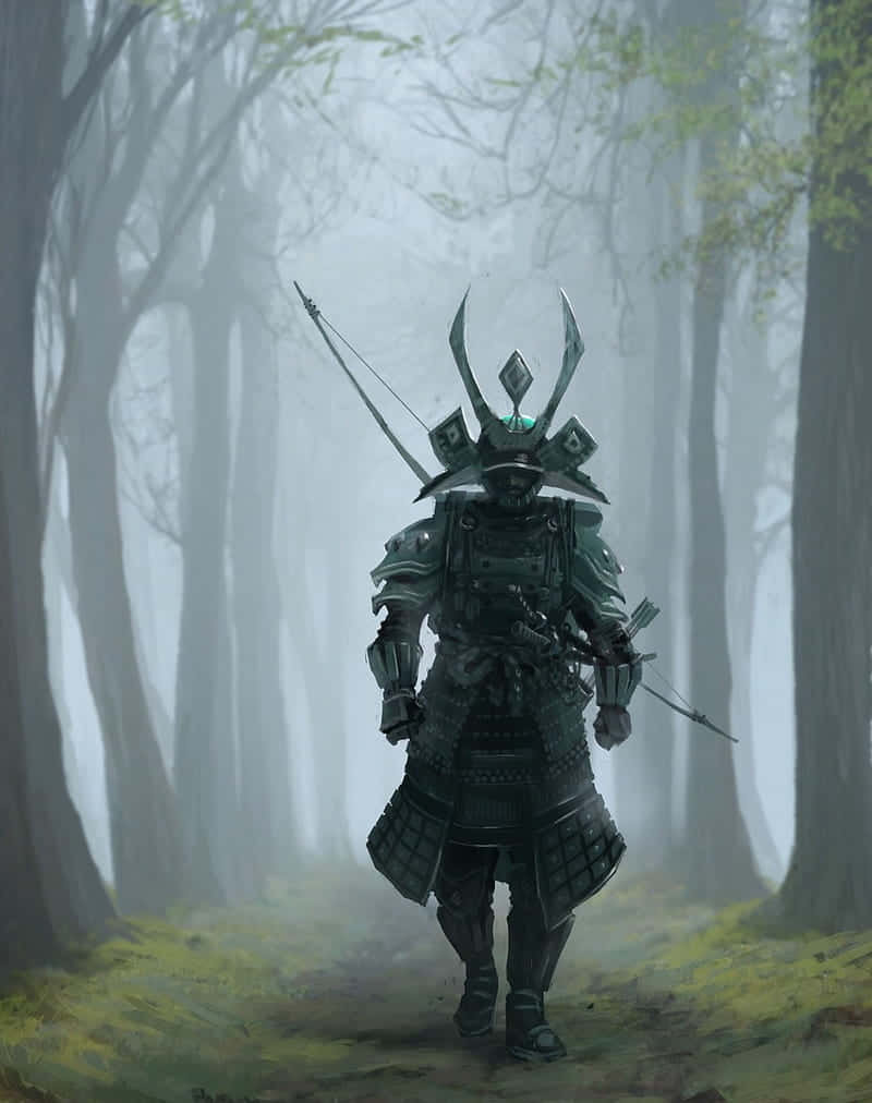 戰鬥中的武士戰士 壁紙 — 一個孤獨的武士穿著深綠色盔甲，手持弓箭穿過迷霧森林。