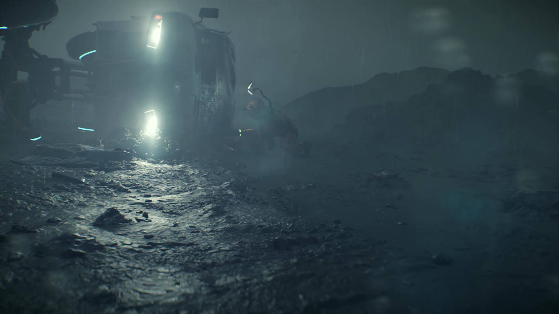 帶有發光車頭燈的未來車輛在夜間大雨中行駛於泥濘地形。