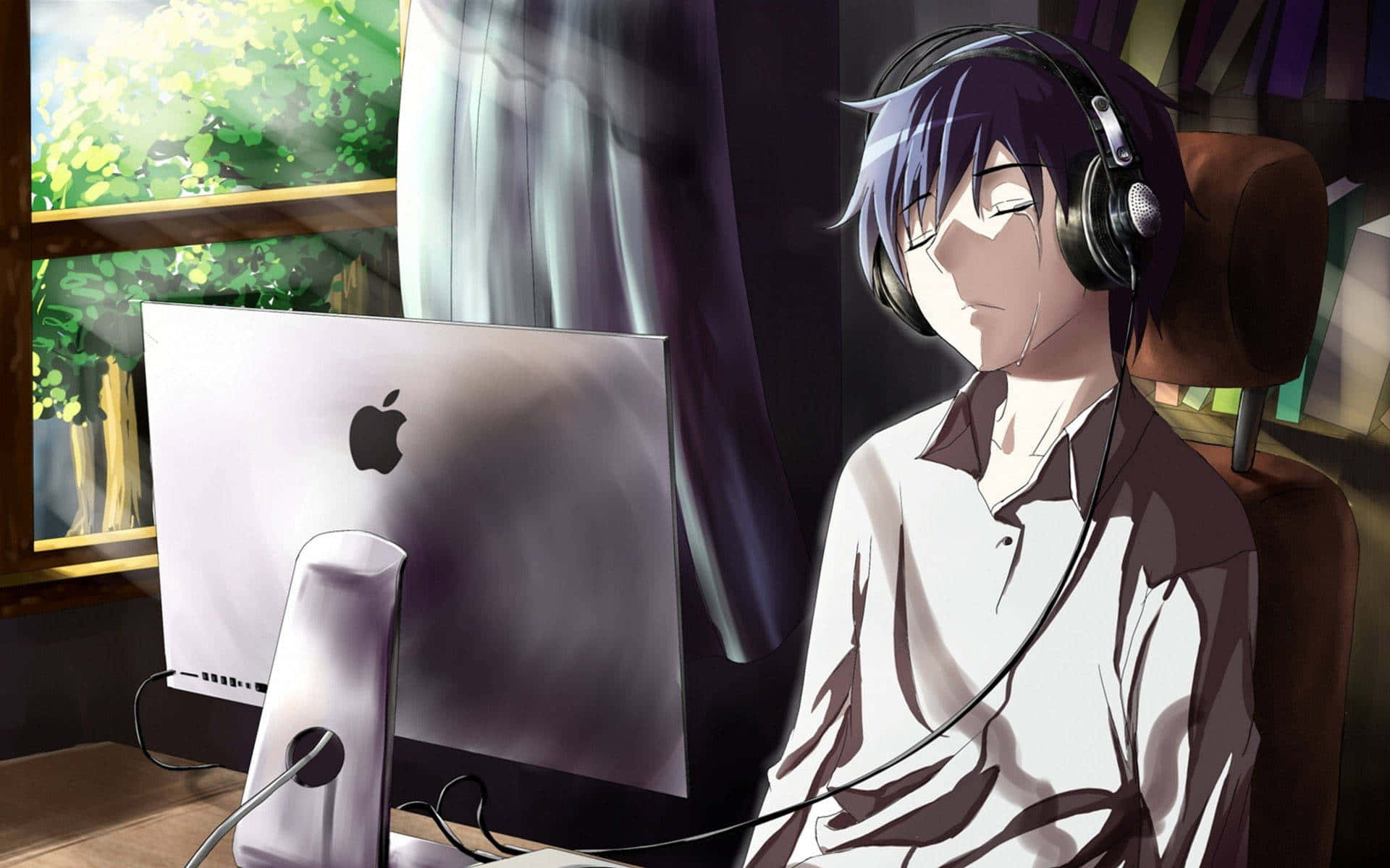 Cartoon Music 桌布 壁紙 — 戴住耳機嘅動畫男孩平靜咁坐喺枱前用Apple iMac，陽光從窗戶射入嚟。