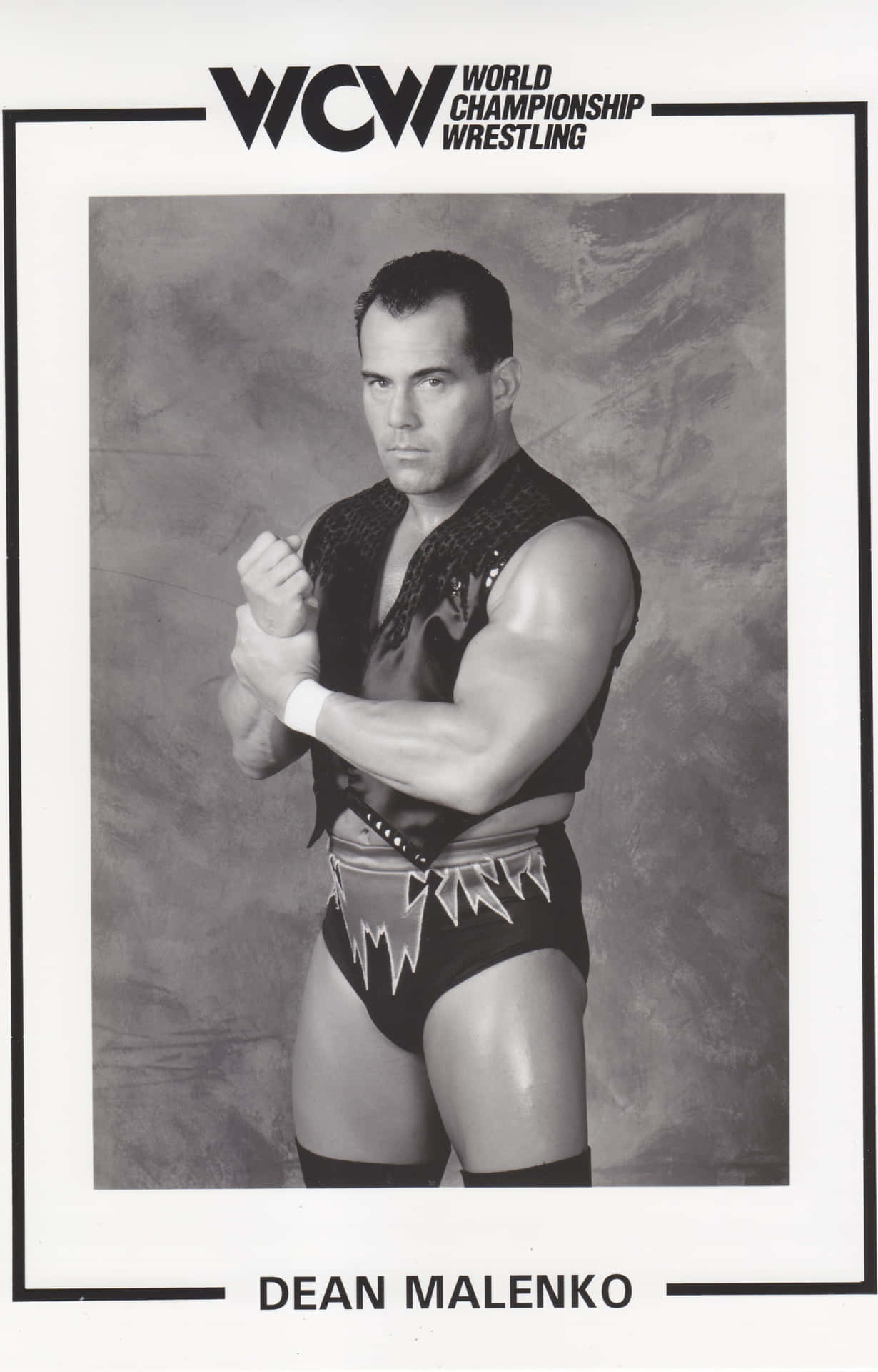 摔角手 Dean Malenko 為 WCW 世界冠軍摔角擺出戰鬥姿勢。
